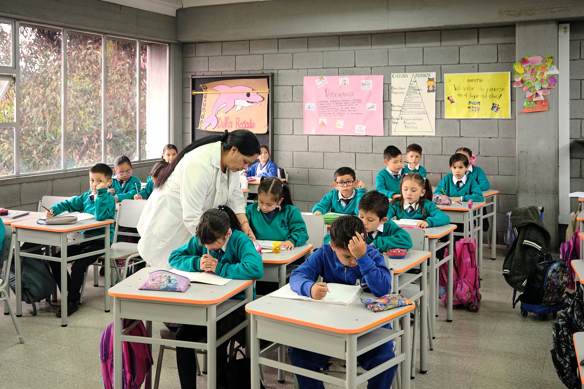 Contra los sindicatos y en favor de las iglesias evangélicas: De la Espriella alista una mayor participación del sector privado en los colegios públicos