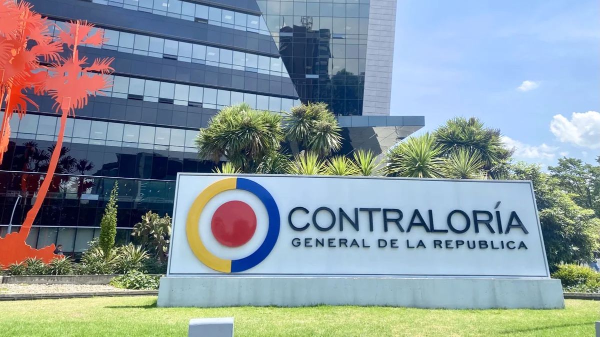 Contraloría pide investigar millonarios giros al cierre del gobierno Petro