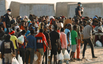 Crisis migratoria en Ceuta: España anuncia un mando único, mientras intenta prevenir «potenciales enfermedades”