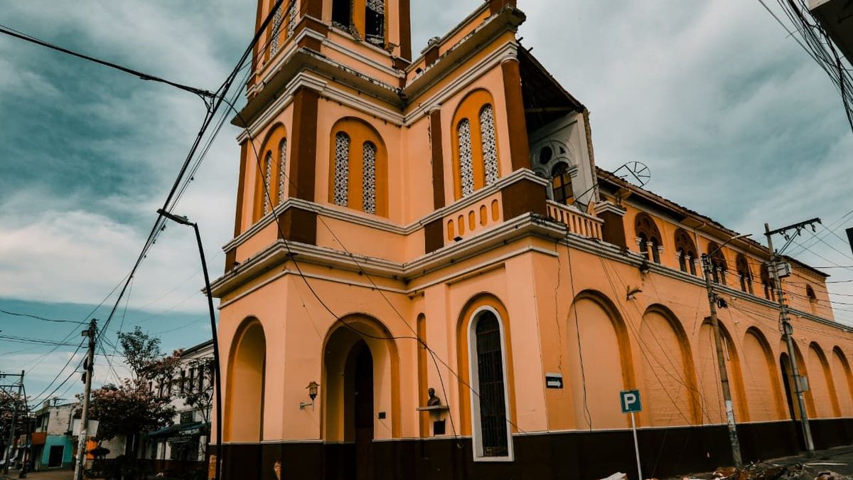 Del templo al parque: terremoto cambió las misas dominicales, más de 15 iglesias serán demolidas en el Valle del Cauca