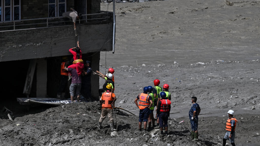 En directo: Nepal reanuda tareas de rescate tras letales riadas; monitorean dos lagos ante riesgo de nueva inundación