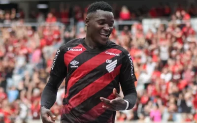 Kevin Viveros recupera el liderato de goleo en el Brasileirão tras doblete ante Botafogo