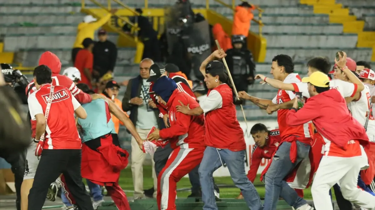 Las duras sanciones para América, Santa Fe y sus barras tras la pelea en El Campín: se conocen primeras decisiones que alista la Alcaldía de Bogotá