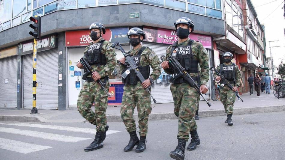 Un paso más cerca de militarizar Bogotá: propuesta consiguió más de 37.000 firmas y será debatida en el concejo